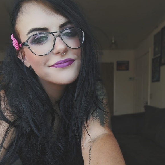 Meet your Posher, Kathryn - Picture 3 of 3